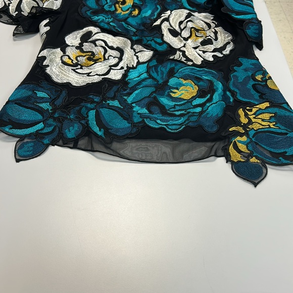 Striking Carlisle Black, Green, White, Gold Graphic Ruffled Top, 14 - Picture 14 of 14